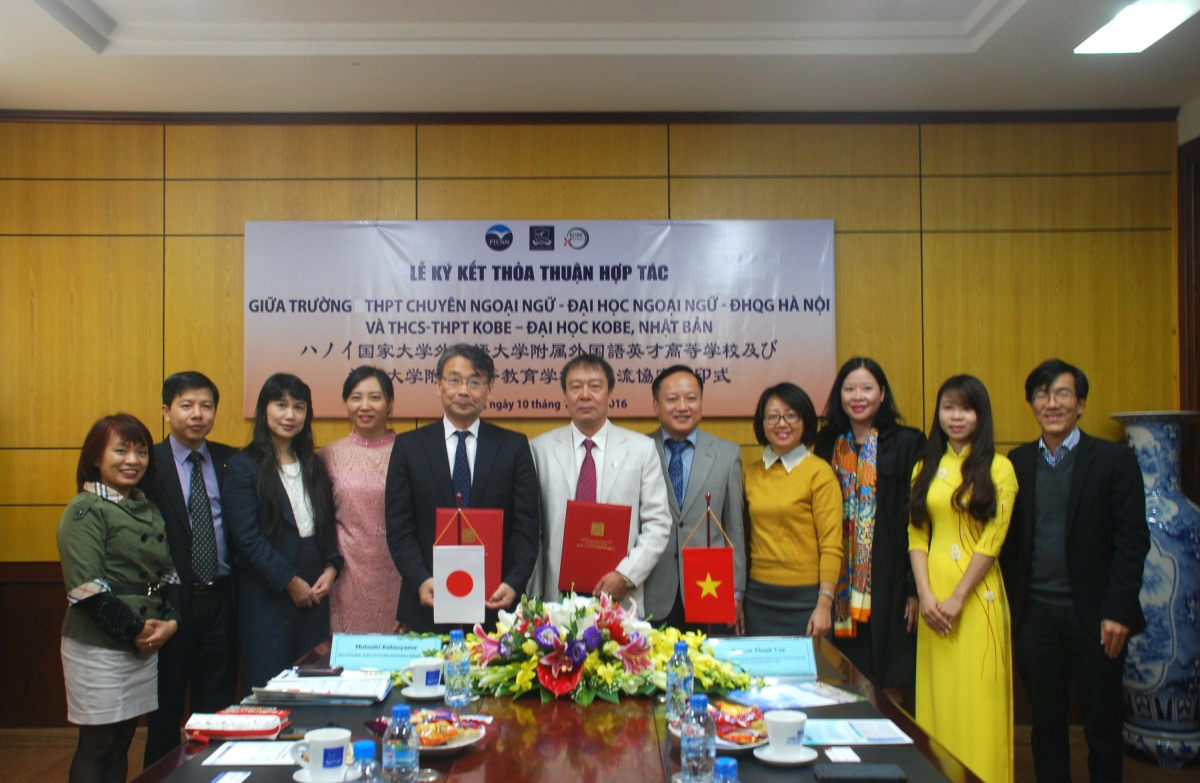 Foreign language specialized school signed cooperation to exchange