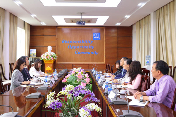 Mr. Umeda Kunio, the Ambassador of Japan to Vietnam, visited ULIS ...